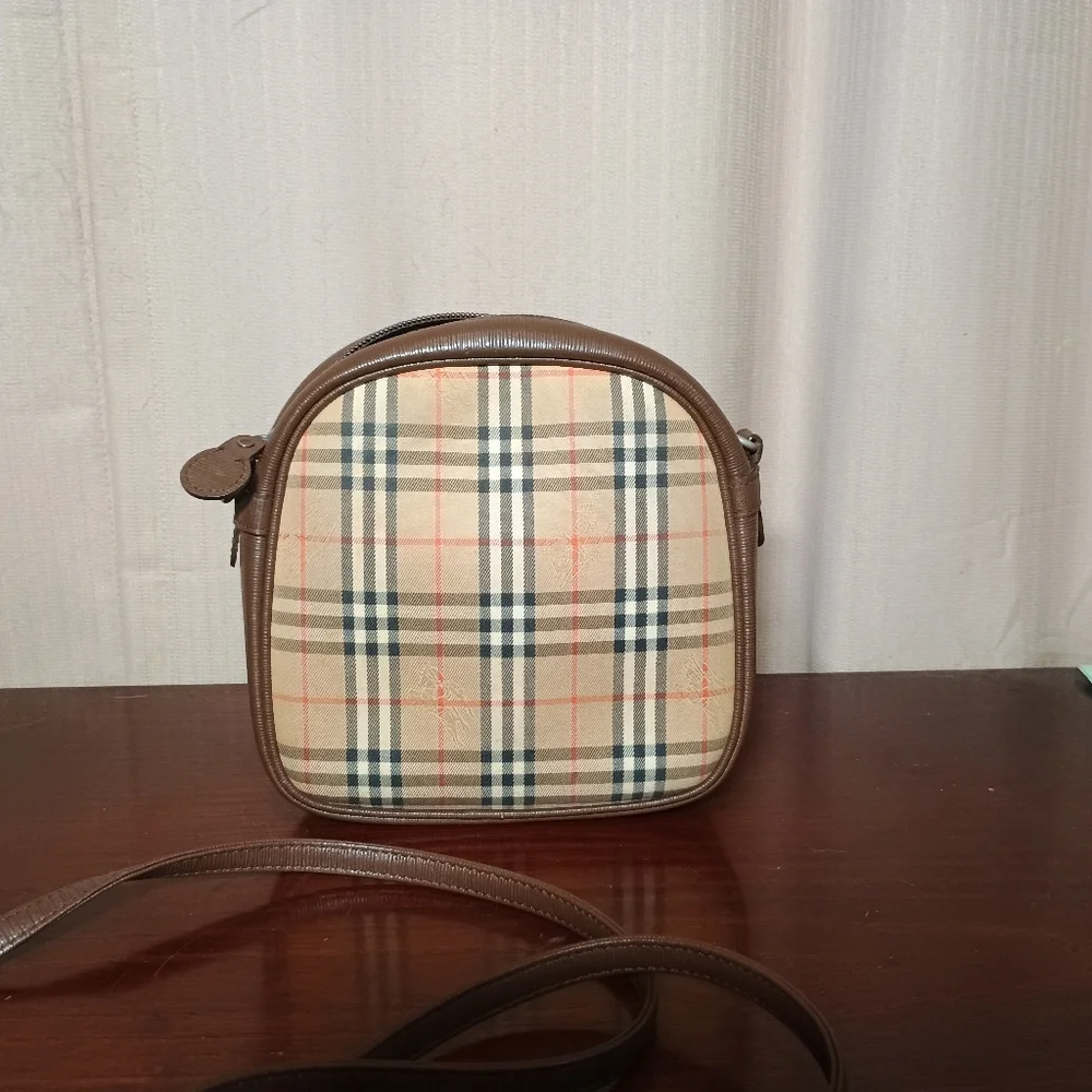 Burberrys Nova Check Shoulder Bag - Picture 2 of 7